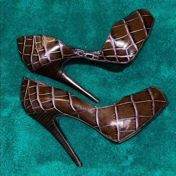 Carlos Santana Brown Croc-Embossed Heels - Picture 5 of 7